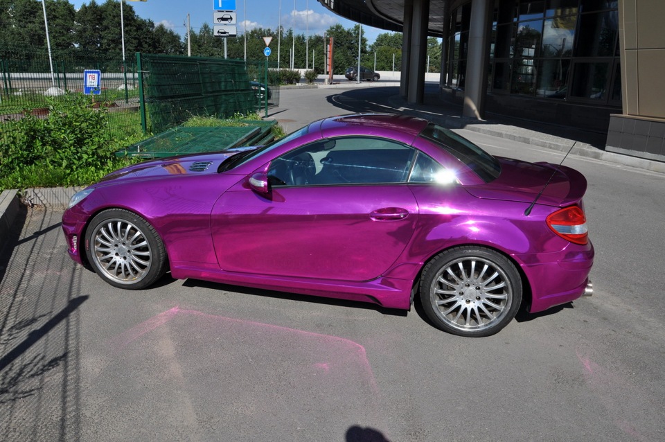 Фиолетовый хрос. Purple Mercedes SL. Фиолетовый цвет авто. Хром лиловый. Машина в фиолетовом хроме.