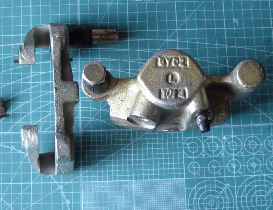 Подклинивает суппорт левого, заднего колеса — BYD F3, 1,6 л, 2008 года ...