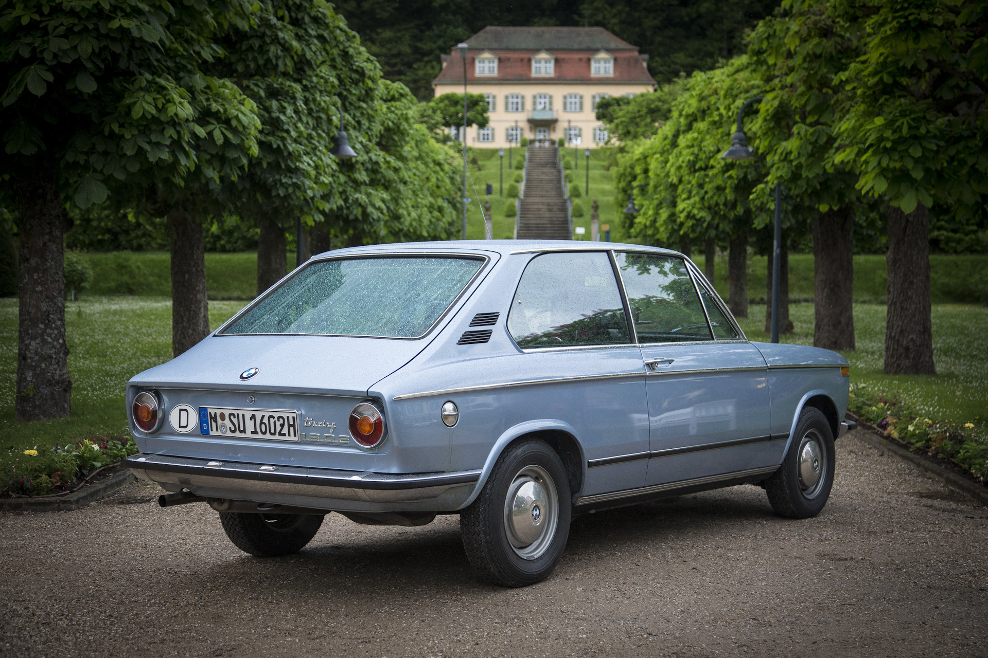 Е классик. BMW 1802 Touring 1971. BMW 2 1971. Ретро БМВ 1971. БМВ 18 века.