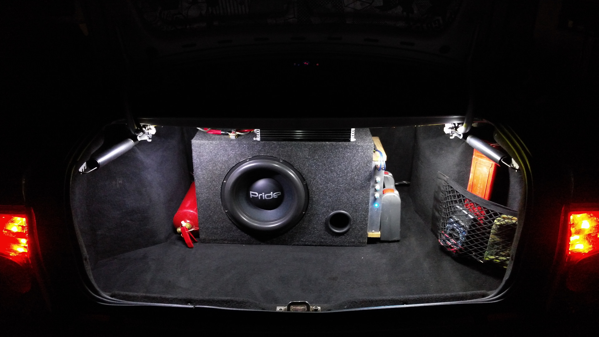 освещение багажника приора