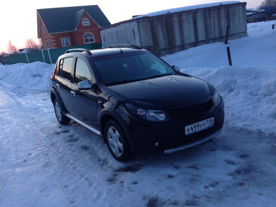 Установил решётку и реснички — Renault Sandero 1G, 2,5 л, 2010 года ...