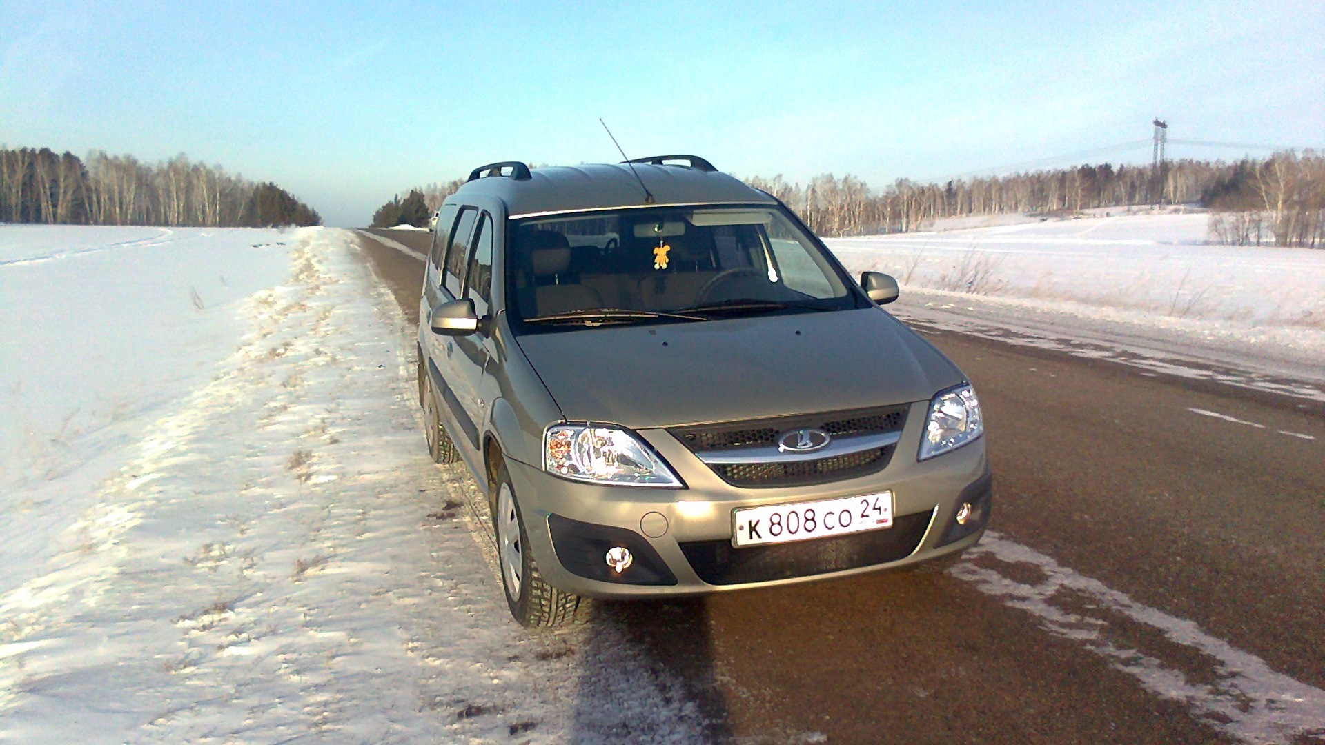 Авто оренбургская область. Ларгус буксует. Картонка Lada Largus зимой. Ларгус ночью зимой. Ларгус Оренбург Тюльган.