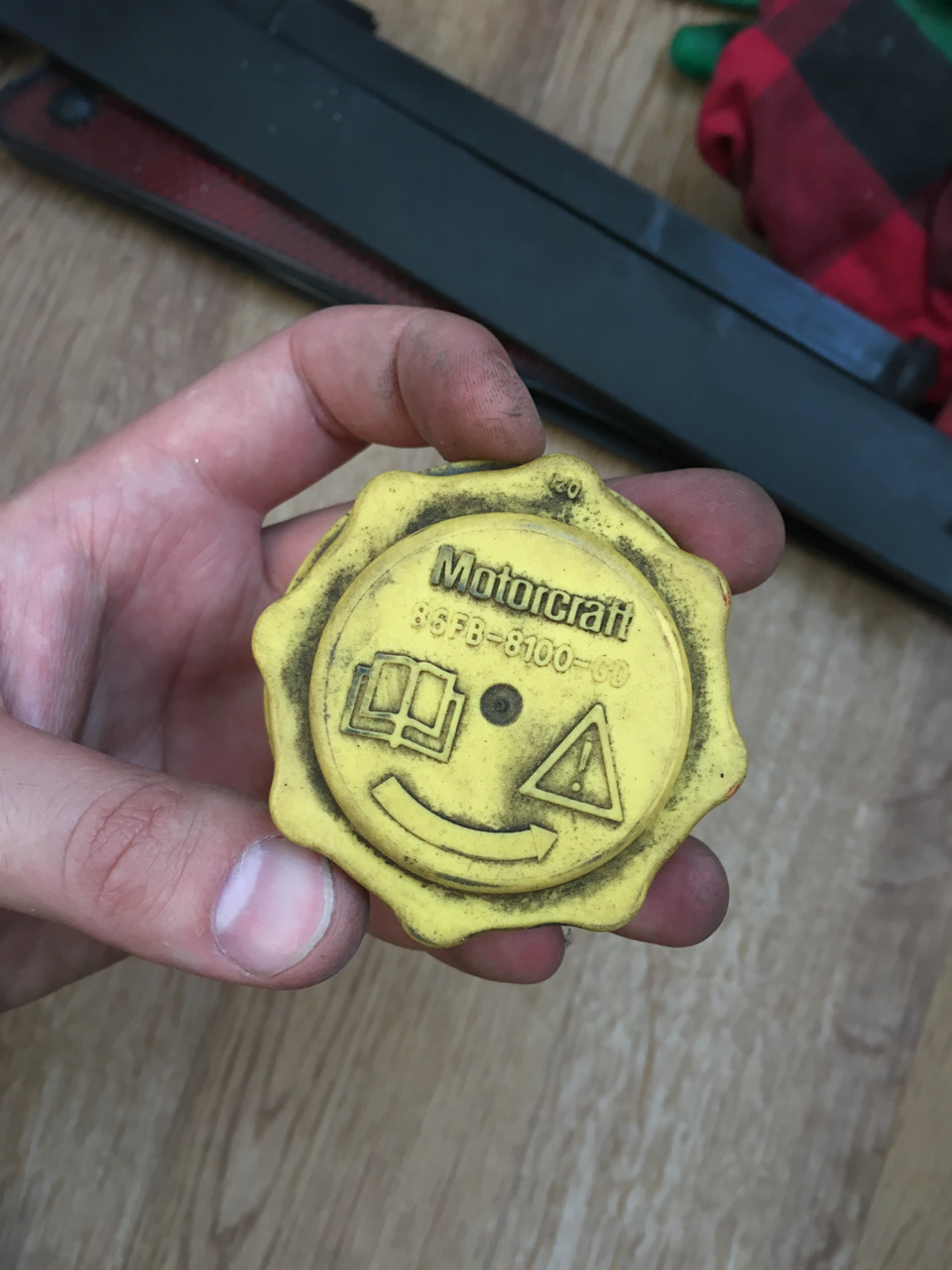 11. Крышка бачка расширительного. На сколько живая не знаю — Ford Fiesta (Mk V)