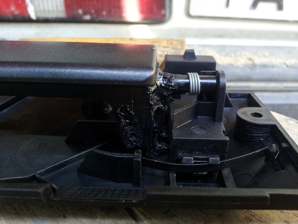 вот что было ребусом это откуда эти пружинки :)))) — Ford Mondeo III