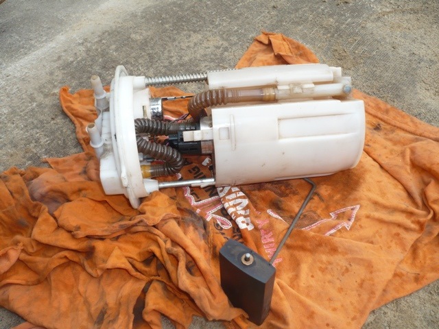 замена сетки в бензонасосе — Lada Калина седан, 1,6 л, 2006 года ...