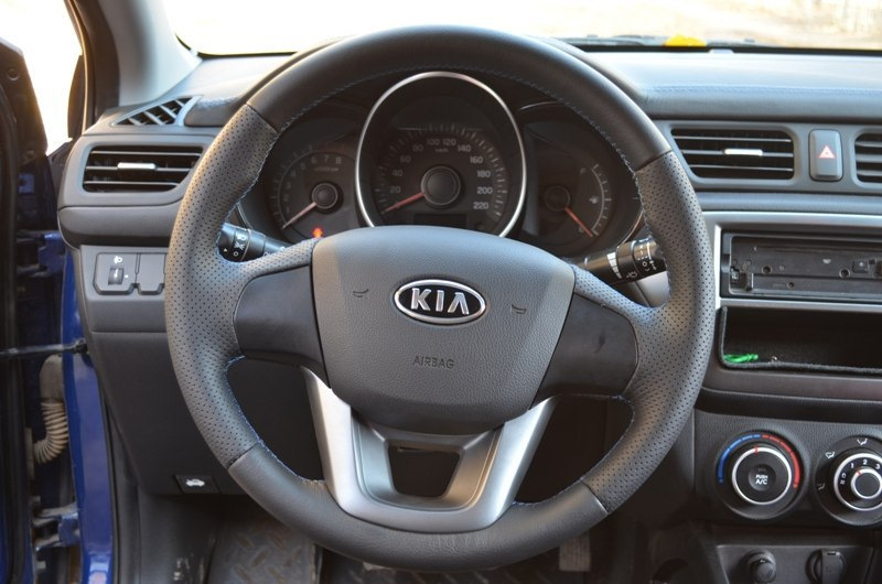 Аквапринт Саранск. Салон Киа Рио в черном глянце и восстановление рамки ...