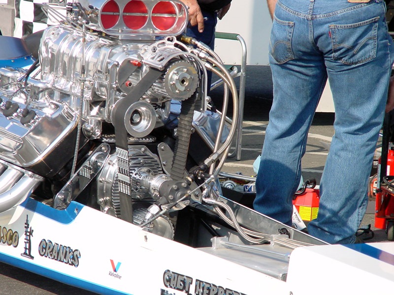 10 лошадиных сил скорость. Top fuel Dragster. Top fuel Dragster engine. Драгстер 4500 лошадиных сил. Драгстер топ Фуел мотор.