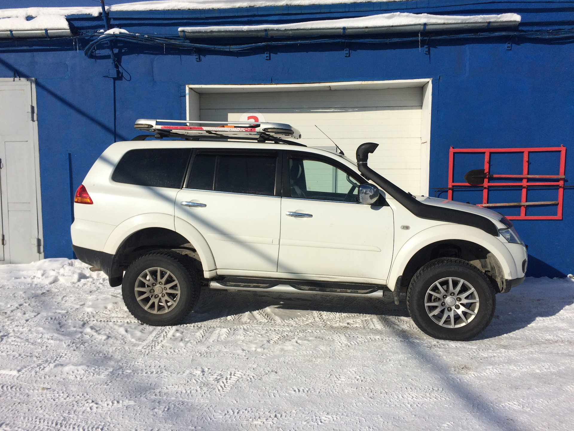 Расход топлива митсубиси паджеро спорт. Паджеро 4 реклама шнорхель.