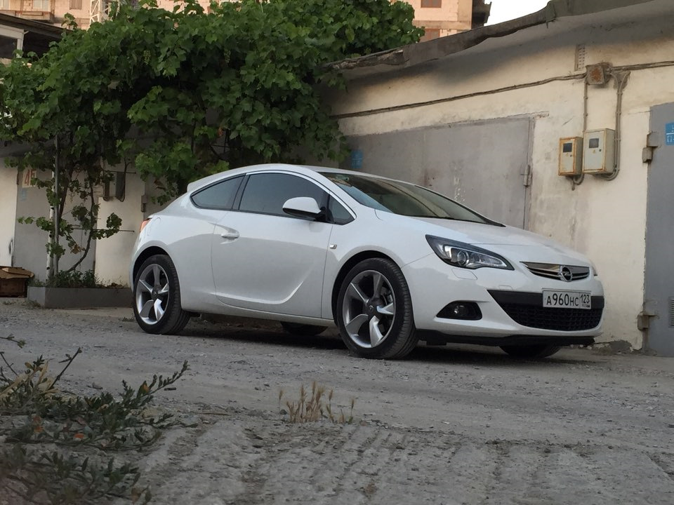 Opel Astra GTC 1 4