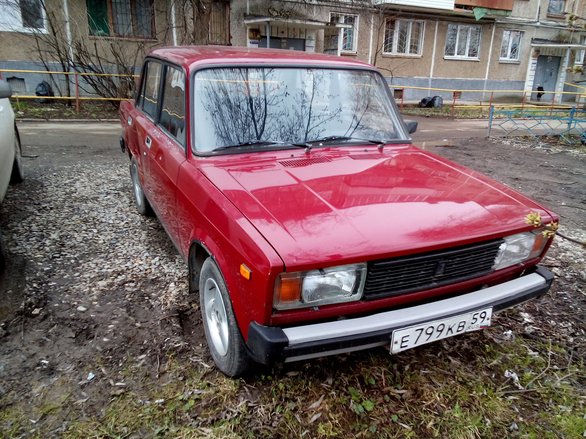 Авито г александров. ВАЗ 2105 красный 1998. ВАЗ 2105 1998 года. ВАЗ 21058 Riva.