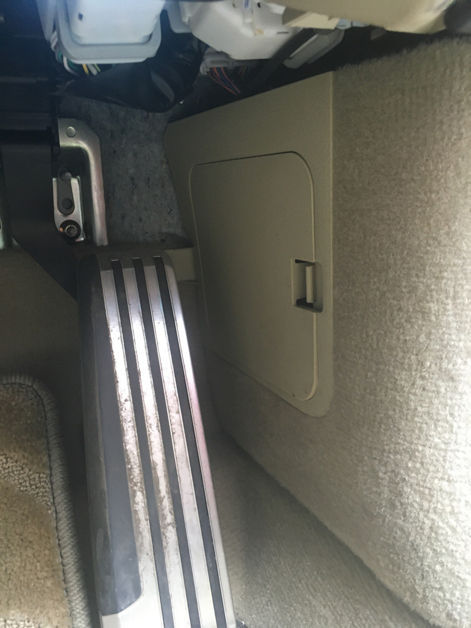 Замена предохранителя прикуривателя — Nissan Fuga (1G), 3,5 л, 2005 ...