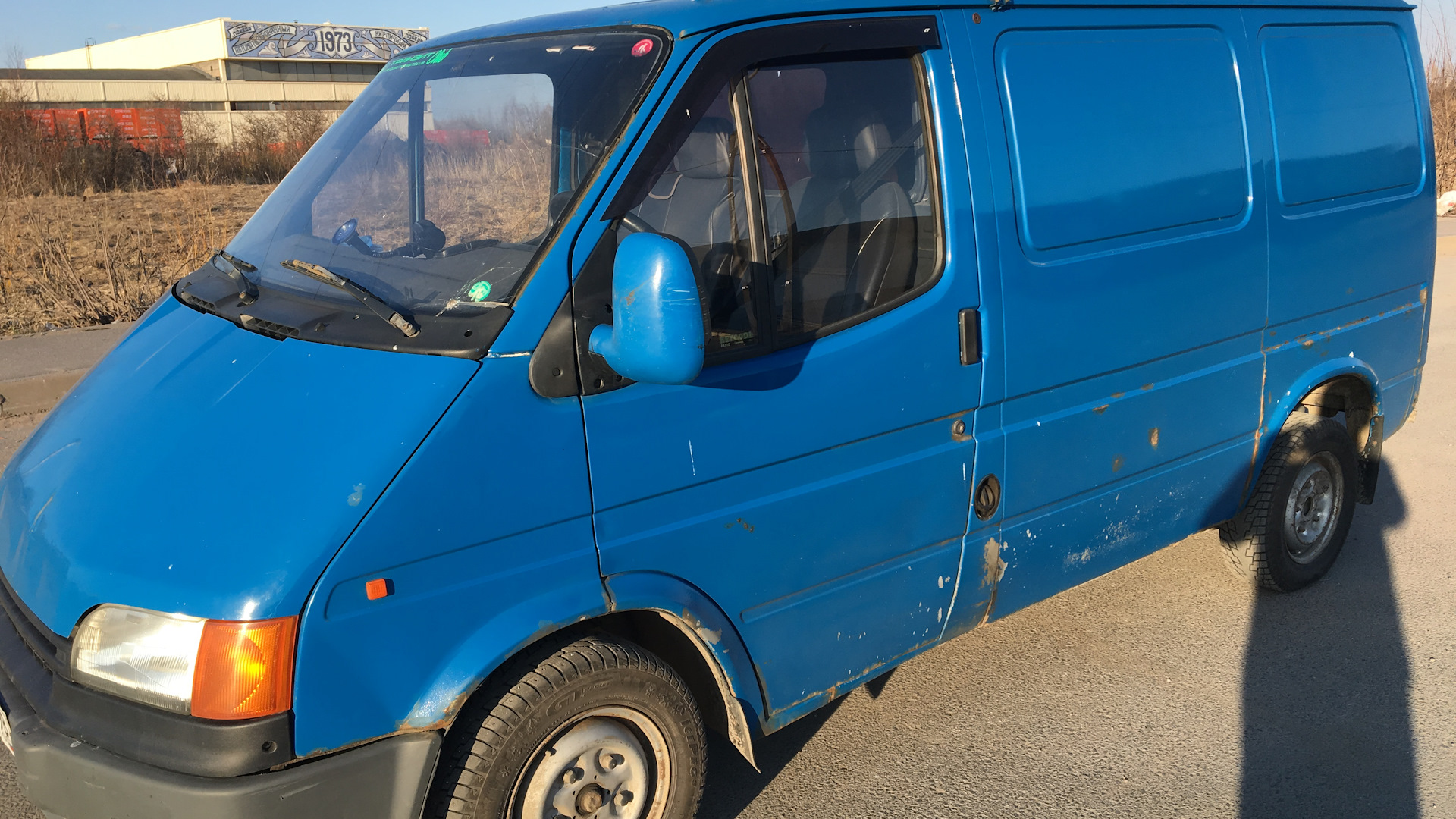 Ford transit 16св. Форд транзит 2004. Форд транзит синий. Форд транзит цельнометаллический фургон синий. Форд транзит синий.