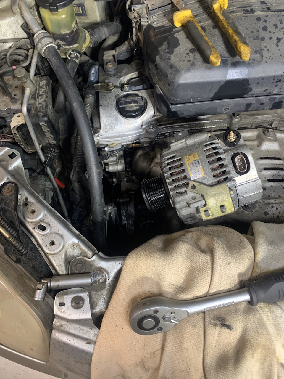 Toyota rav4 ремень генератора. Как снять генератор на рав 4. Как снять генератор на рав 4. Ремень генератора рав 4 2001 года. Toyota rav4 ремень генератора.