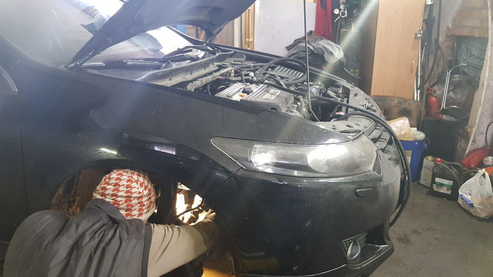сначала сняли смотровое окошко. — Honda Accord (8G)
