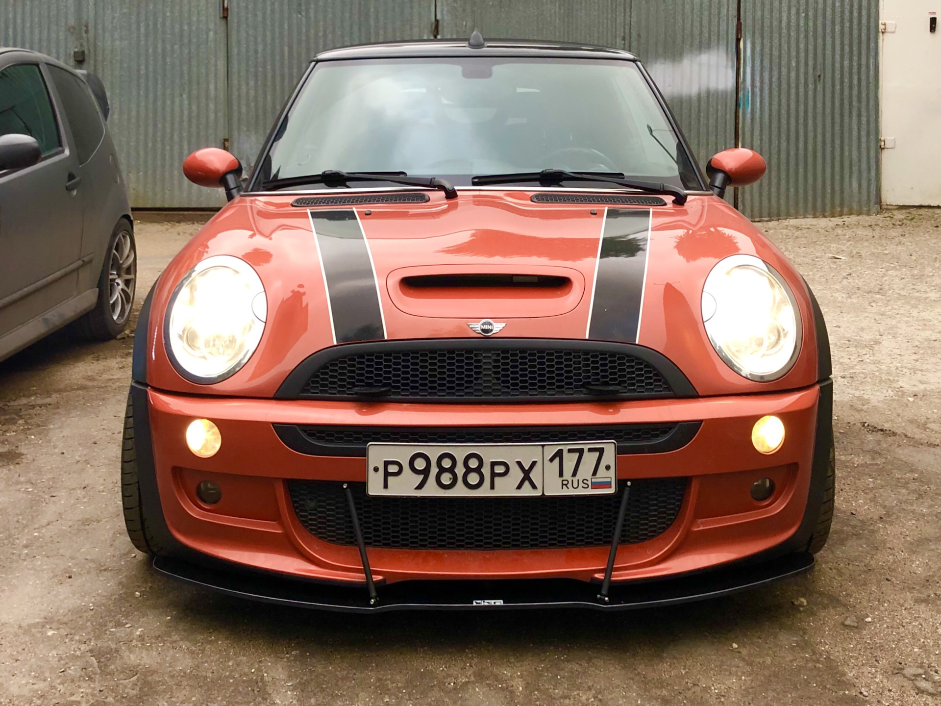 Установка сплиттера — MINI Cabrio S Mk I, 1,6 л, 2007 года | стайлинг ...