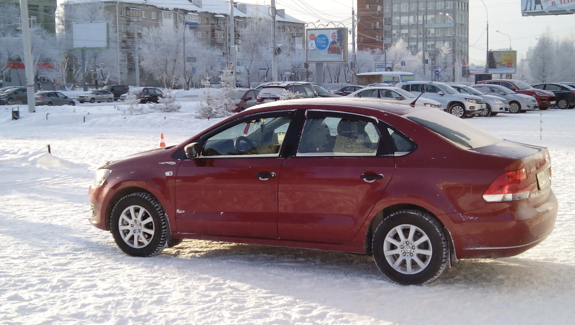 VW Polo sedan вишня