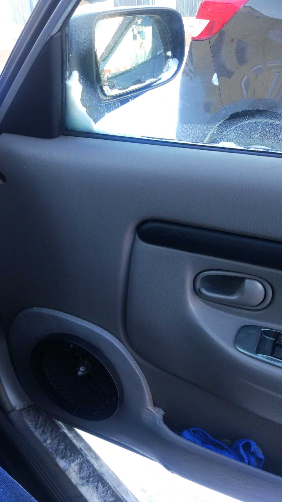 Поканальное усиление на фронт. — Mazda Demio (1G), 1,3 л, 2000 года ...