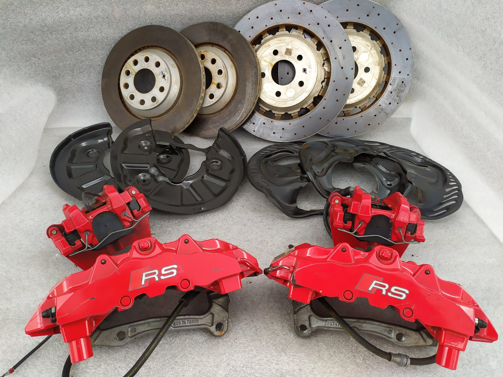 Bmw x5 g05 тормозная система. Комплект тормозов. Тормоза brembo 6 поршневые kia. Трубка суппорта ауди q5. Тормоза brembo от porsche.