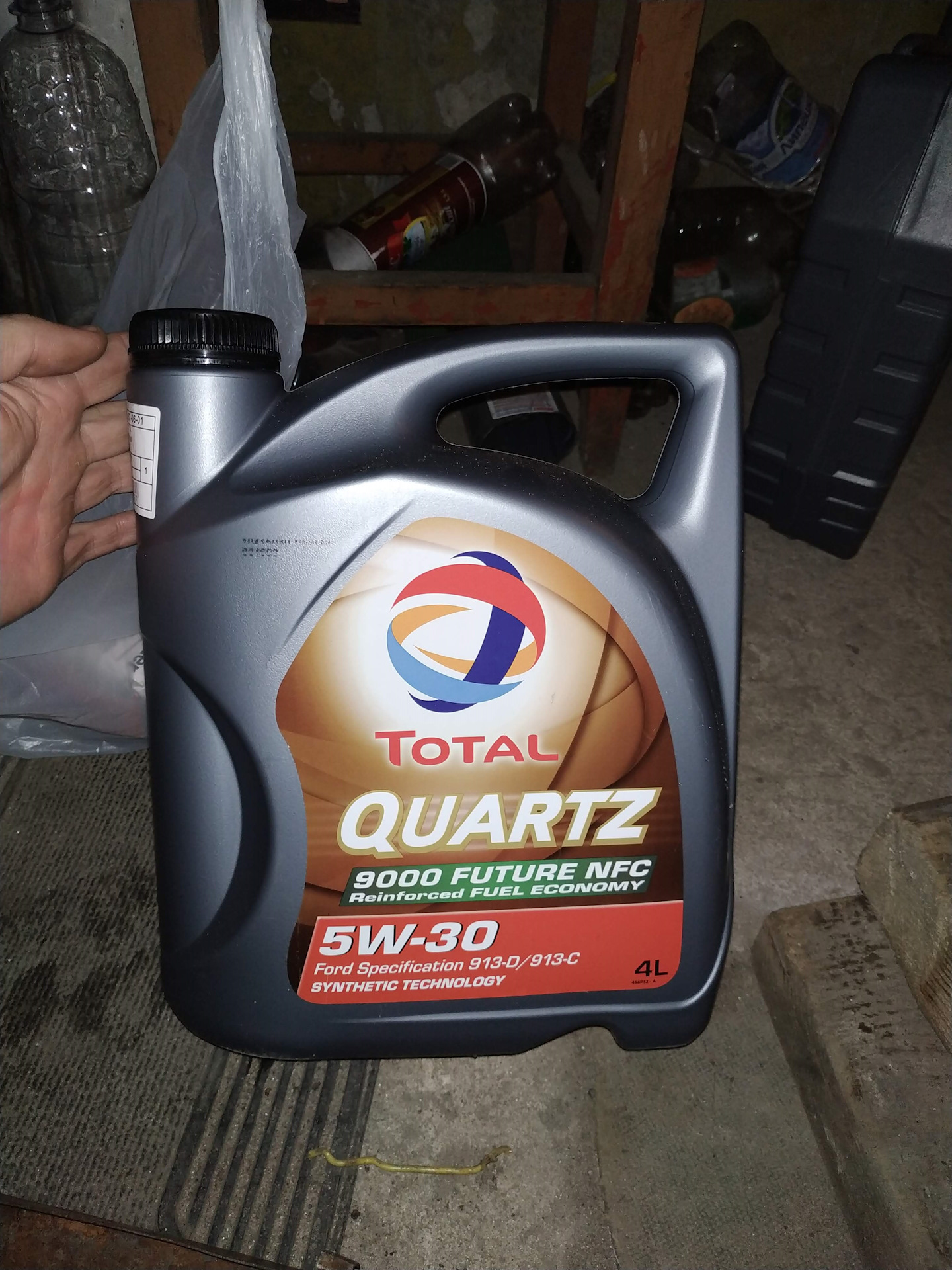 Проверить масло тотал. Total quartz 9000 0w30 4л. total quartz 4000. тотал кварц для мазды. форд фокус тотал.