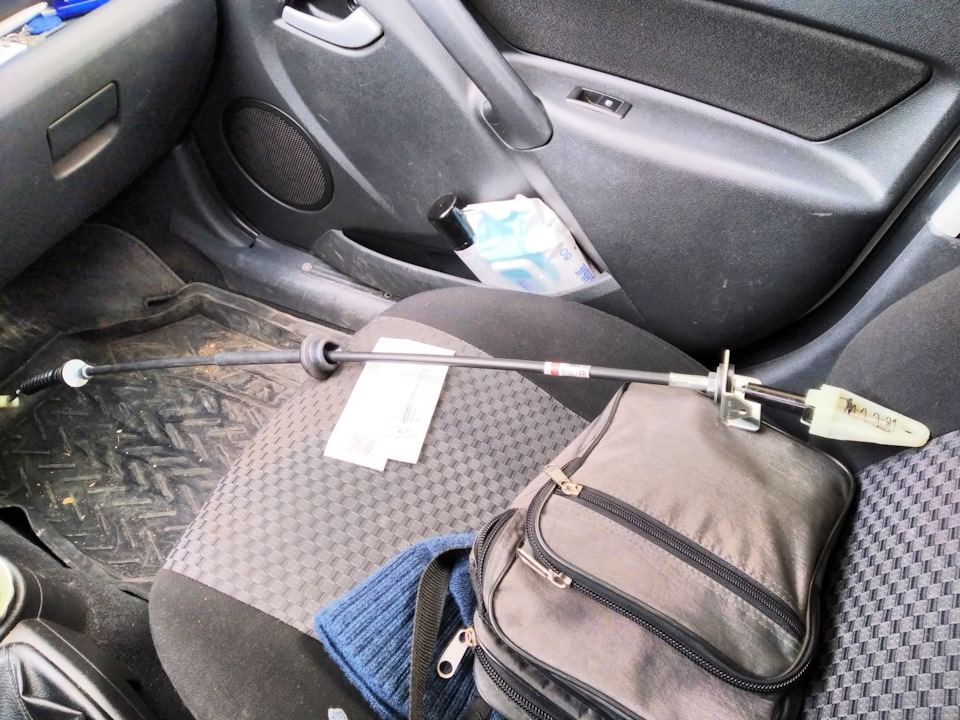 Замена тросика сцепления — Lada Гранта, 1,6 л, 2013 года | расходники ...