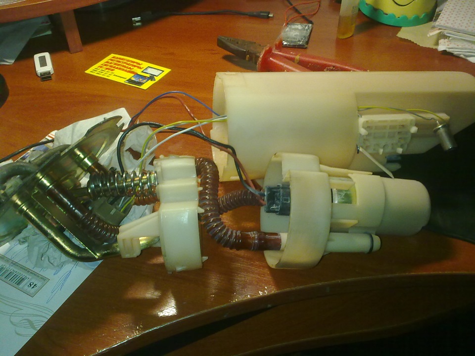 Не работает датчик утровня топлива (замена сеточки в бензонасосе ...