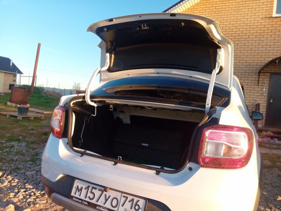 Обшивка крышки багажника — Renault Logan Stepway, 1,6 л, 2023 года ...