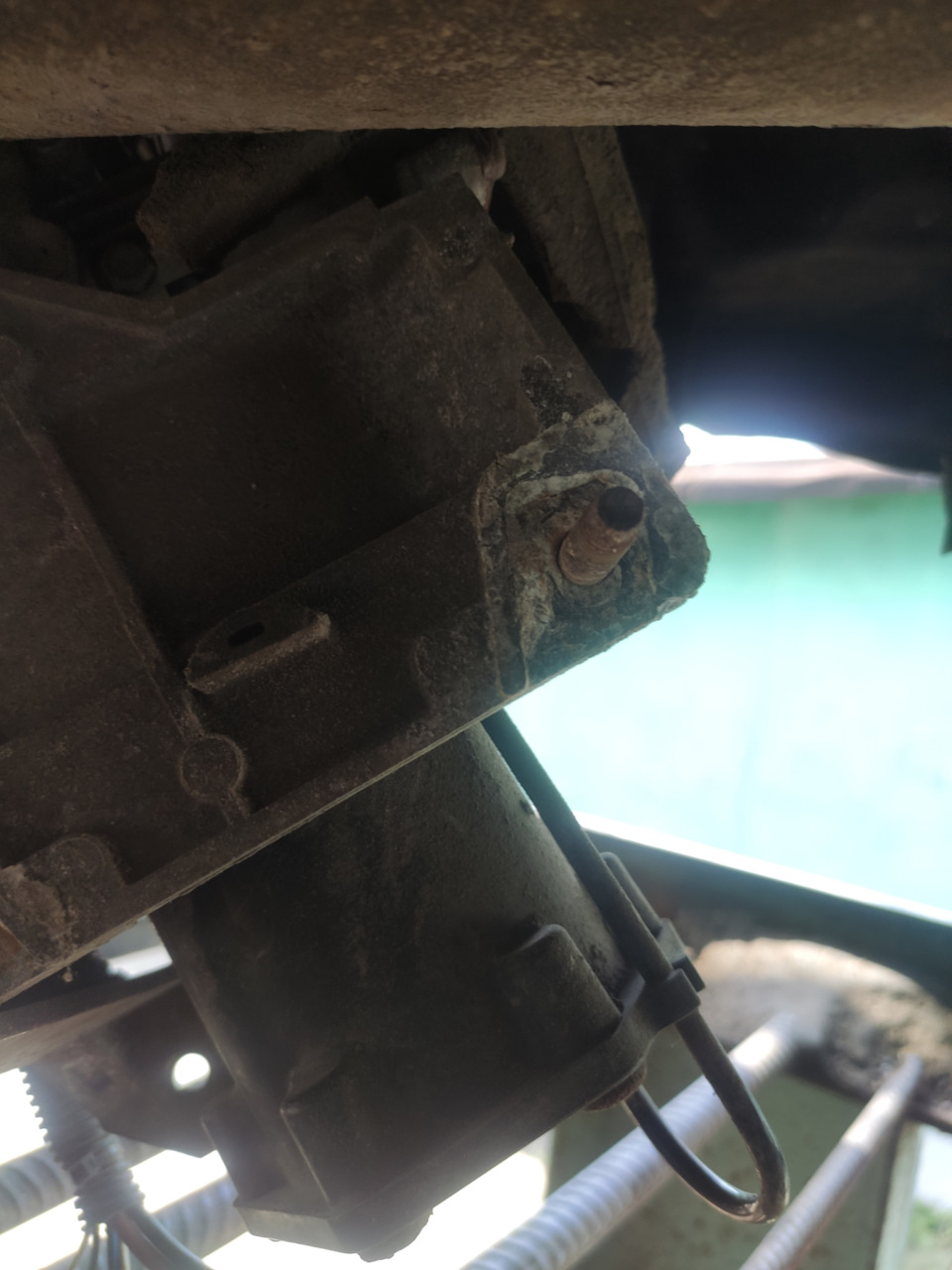 Замена селикагеля и крышки осушителя — Land Rover Discovery III, 2,7 л ...