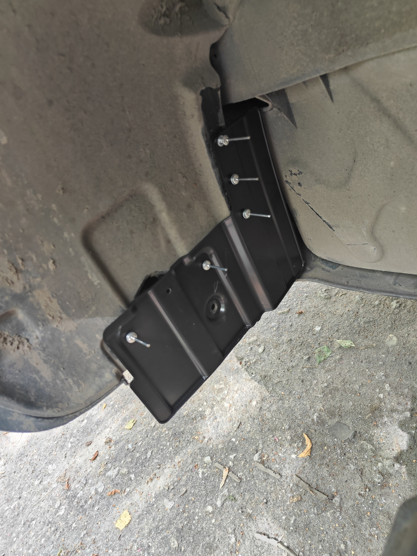 Замена передних брызговиков ix35 — Hyundai ix35, 2 л, 2014 года ...