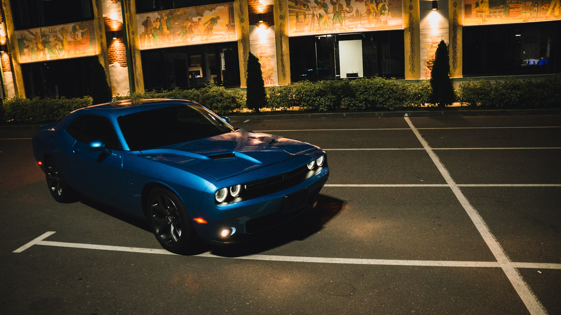 Dodge Challenger Night