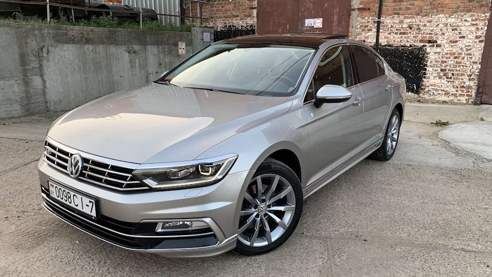 Volkswagen Passat Highline R Line Drive2