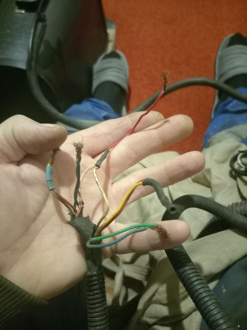Разобрал провода для врезки. — Lada 2120 Надежда