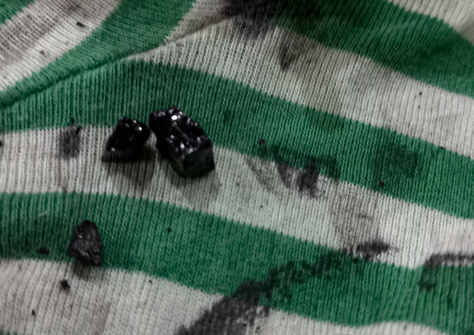 Вероятно, лопатки были изготовлены из графита. От них остались лишь мелкие обломки. — Mitsubishi Pajero (1G)