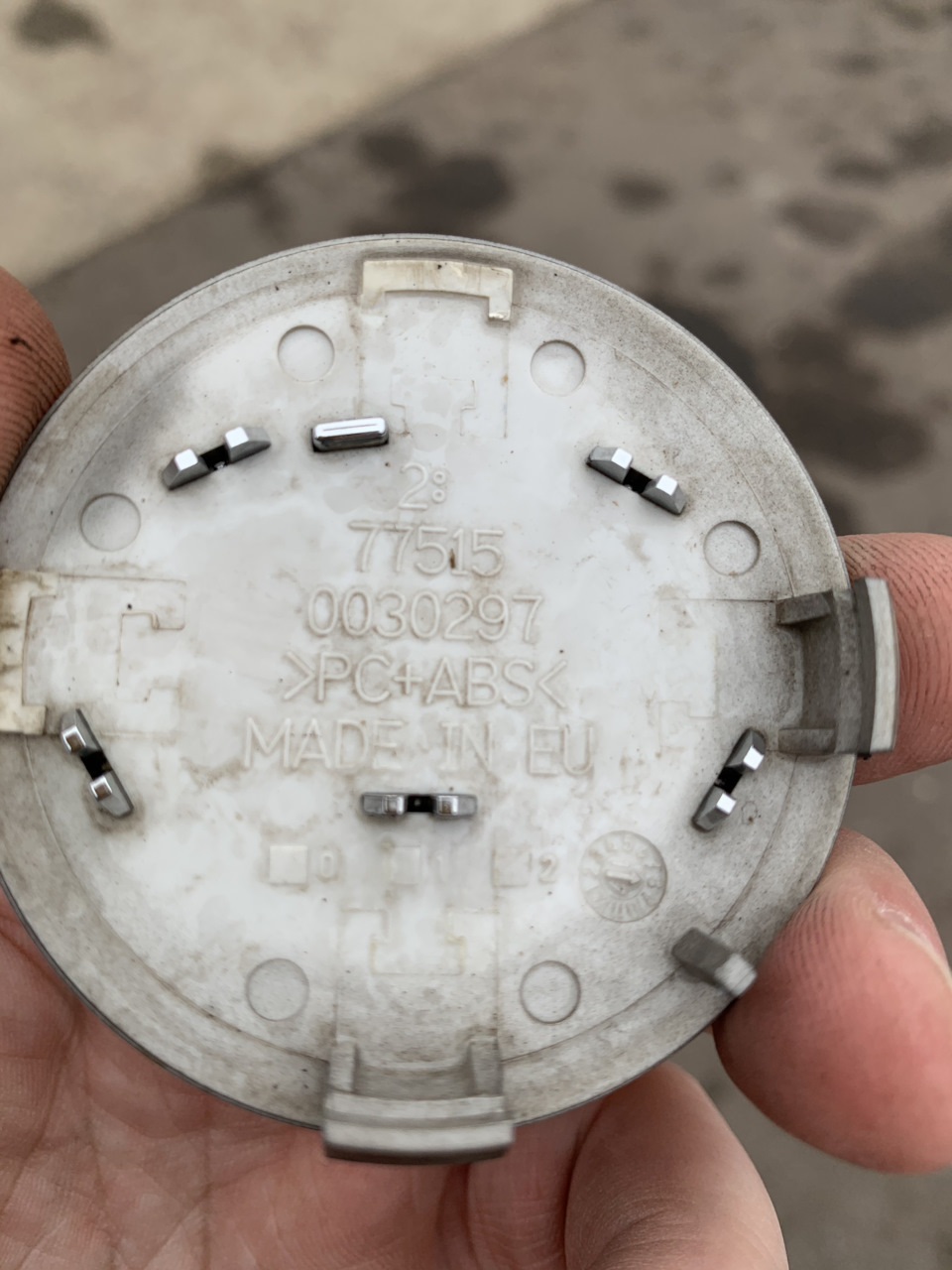 При шиномонтаже сломали ступичный декоративный колпачок — Toyota Camry ...