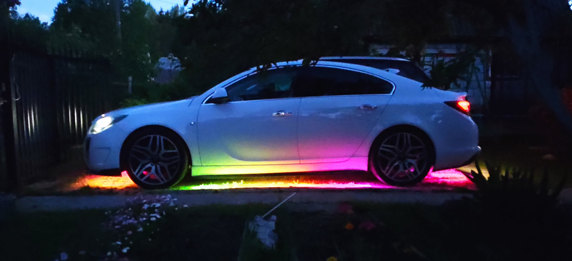 180.Кузов: подсветка днища RGB #1 — Opel Insignia (1G), 1,6 л, 2014 года |  стайлинг | DRIVE2