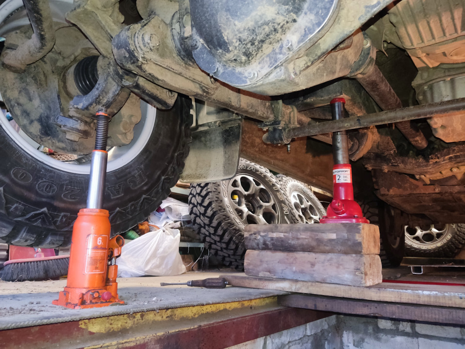 Шнива пружины, снятие заднего стабилизатора — УАЗ Patriot, 2,7 л, 2021 ...