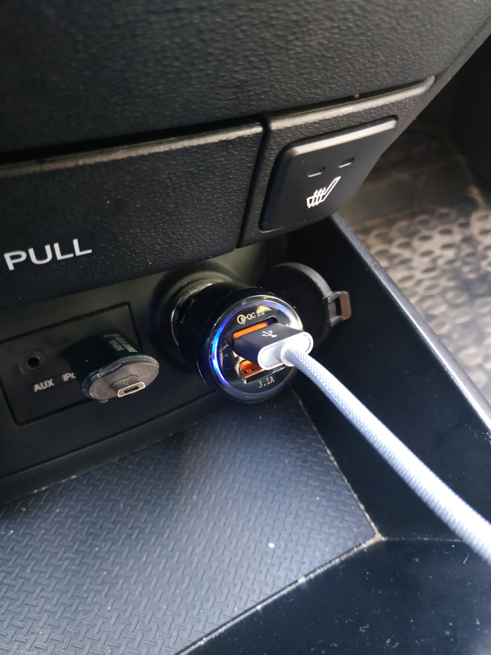 Быстрая автозарядка для телефона — Hyundai i30 (1G), 1,6 л, 2011 года ...