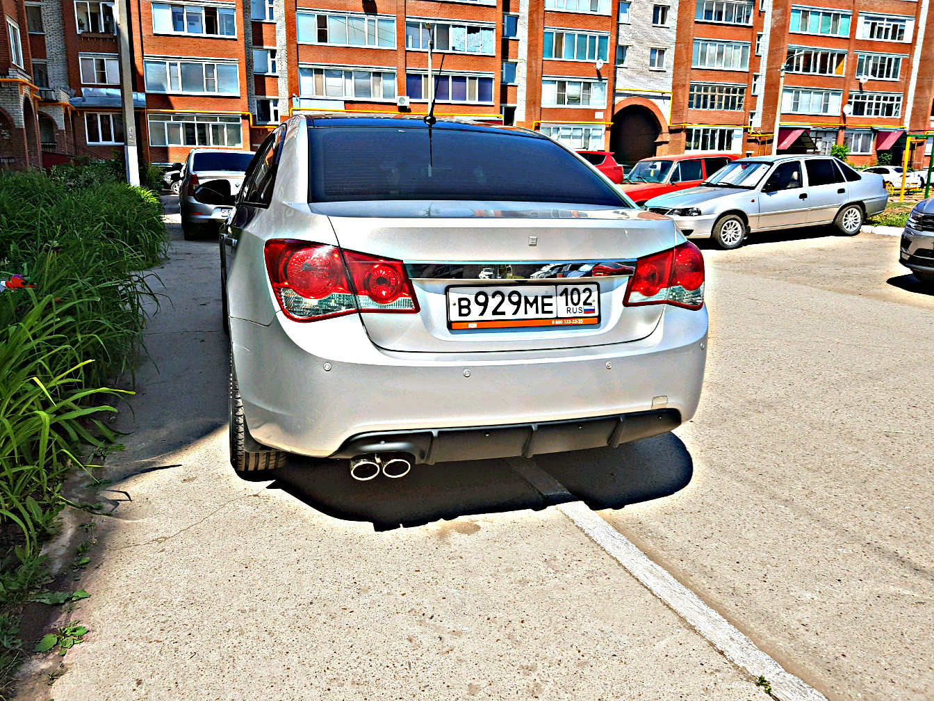 Chevrolet cruze задний бампер. Задний диффузор Шевроле Круз. Chevrolet Cruze выхлоп. Chevrolet Cruze Rear Bumper Diffusor. Задний диффузор Шевроле Круз седан 2012.