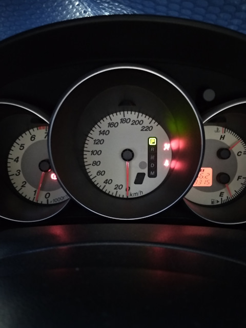 Лампа уровня масла crafter. Мазда 3 горит лампочка бензина. Лампочки приборной панели мазда 3 бк. Мазда 3 горит лампочка бензина. Мазда 3 горит лампочка.