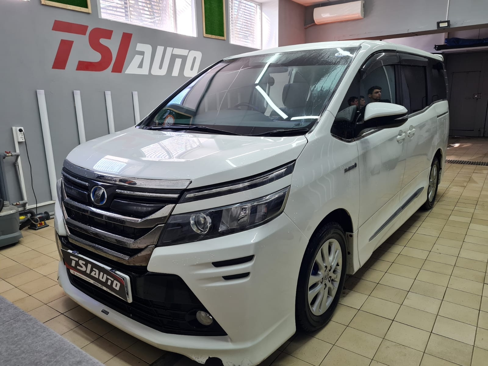 TSIauto Шумоизоляция автомобилей в Воронеже — Toyota Voxy (3G), 1,8 л, 2015  года | другое | DRIVE2