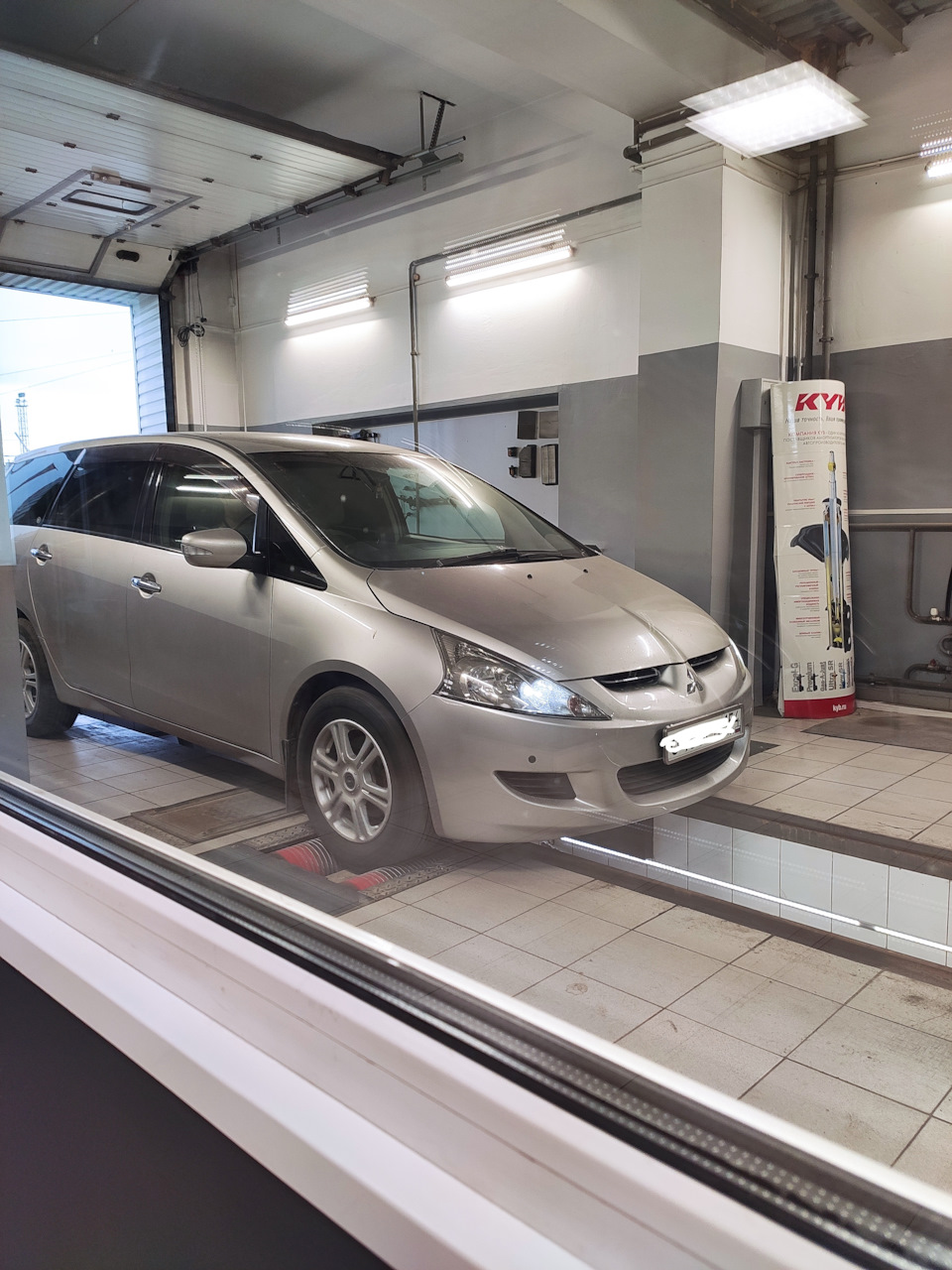 Диагностика ходовой. Вибростенд — Mitsubishi Grandis, 2,4 л, 2004 года ...