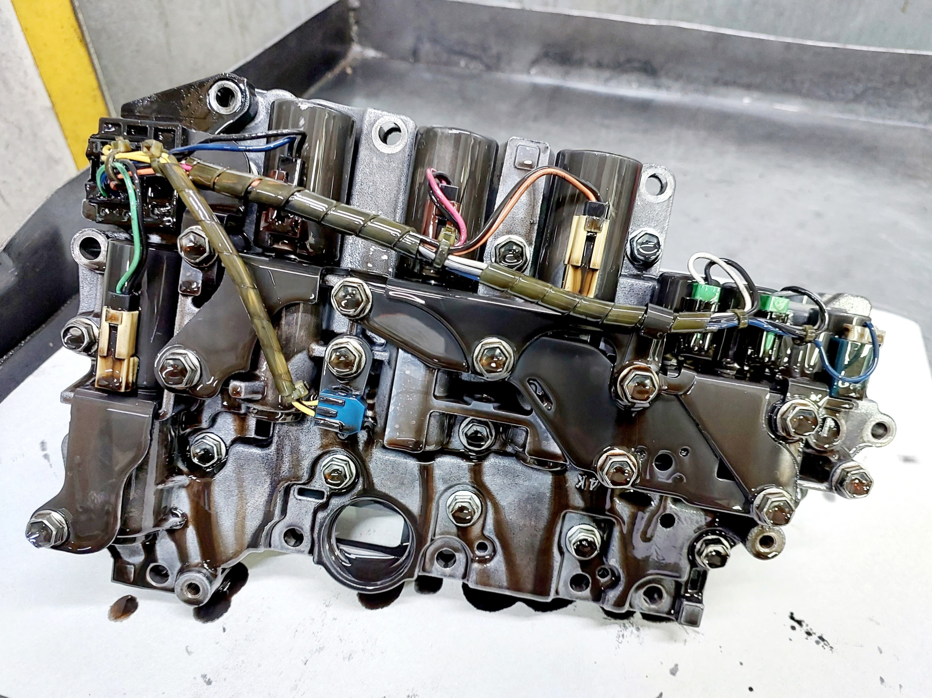 Блок клапанов cvt jf016e. P0776 nissan. Гидроблок вариатора jf011e. Jf010e valve body. Насос вариатора jf016e.
