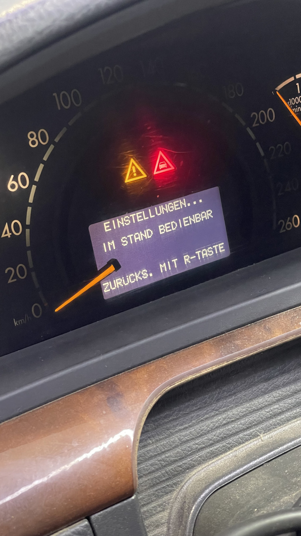 Подскажите что это сам это сделал и теперь свет горит даже при ...