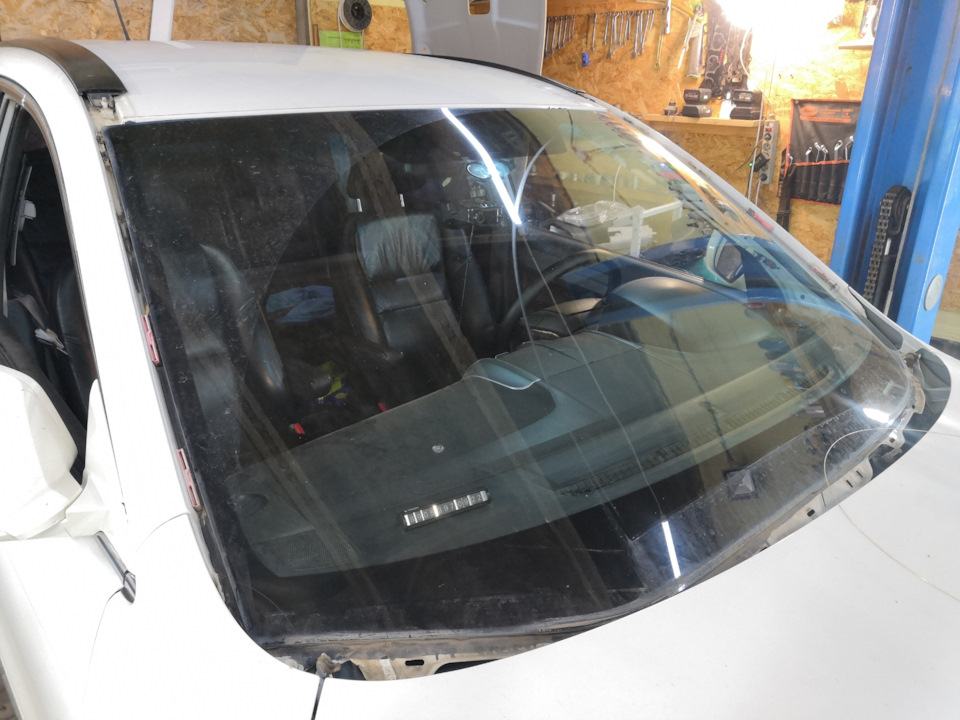 Замена лобового, устранение коррозии. — Honda CR-V (RE), 2,4 л, 2008 ...