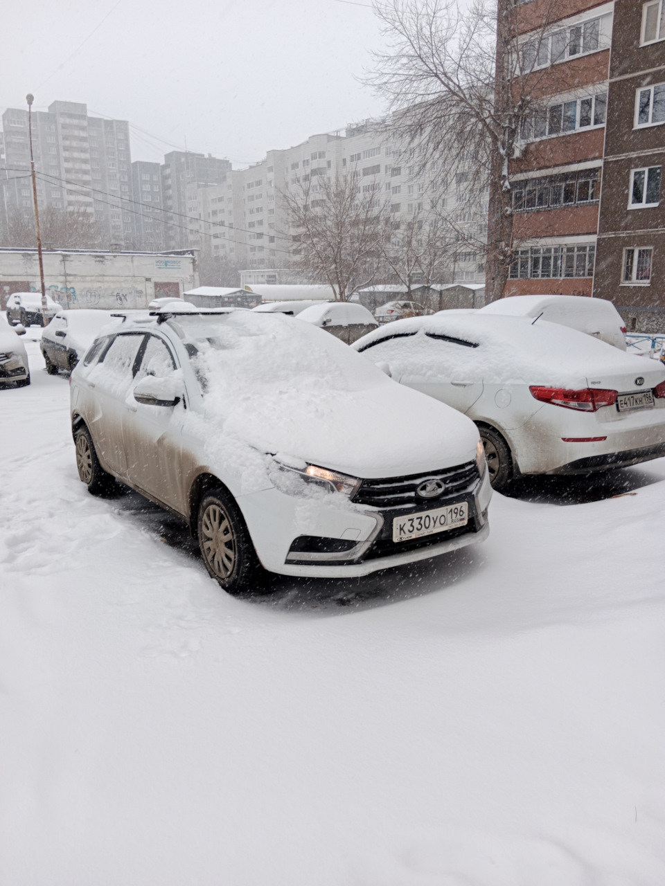 Опять мете-е-ель, какого хрена, ведь уже апре-е-ель — Lada Vesta SW, 1 ...