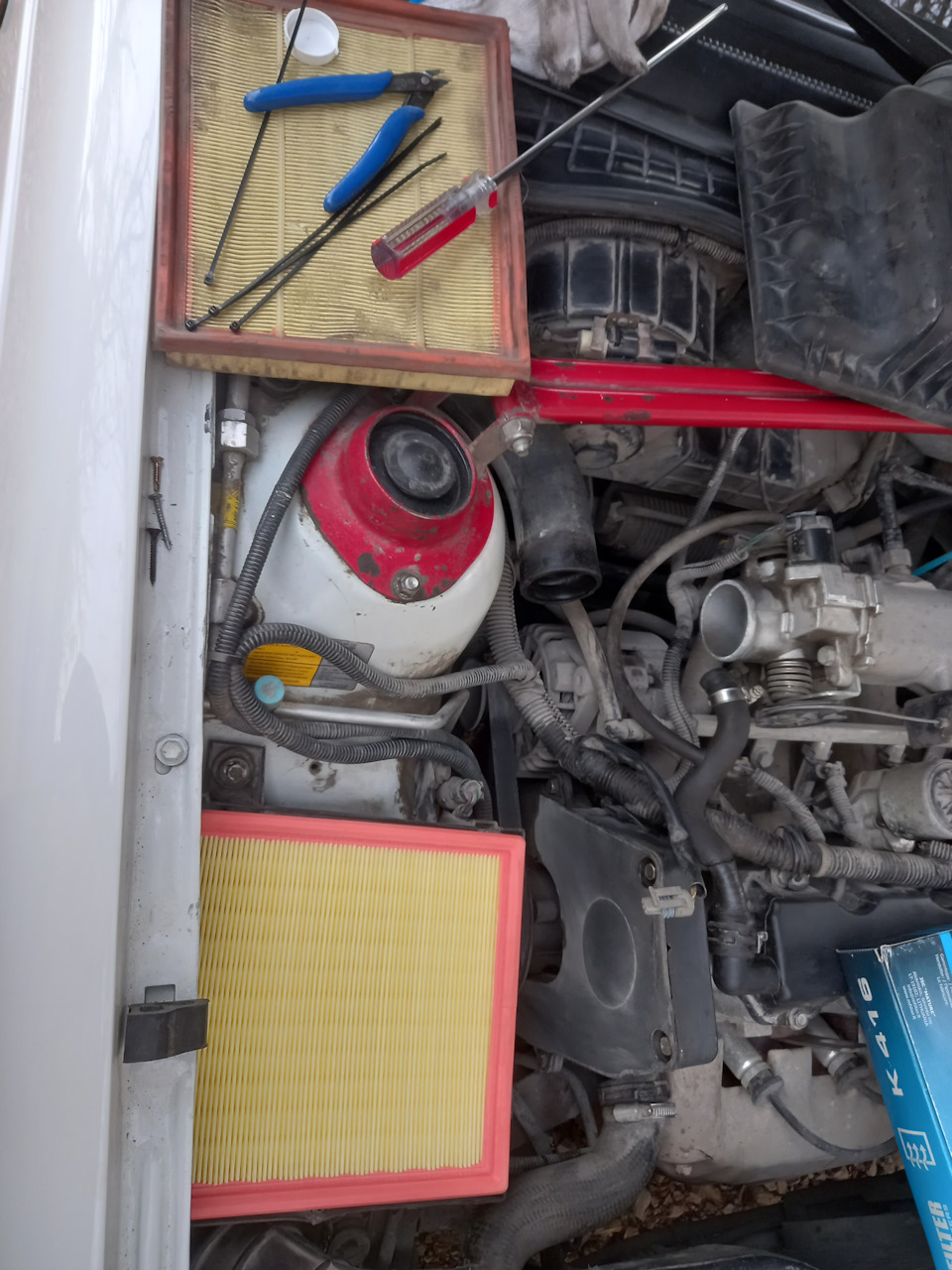 Замена воздушного фильтра и чистка. — Daewoo Nexia (N150), 1,5 л, 2013 ...