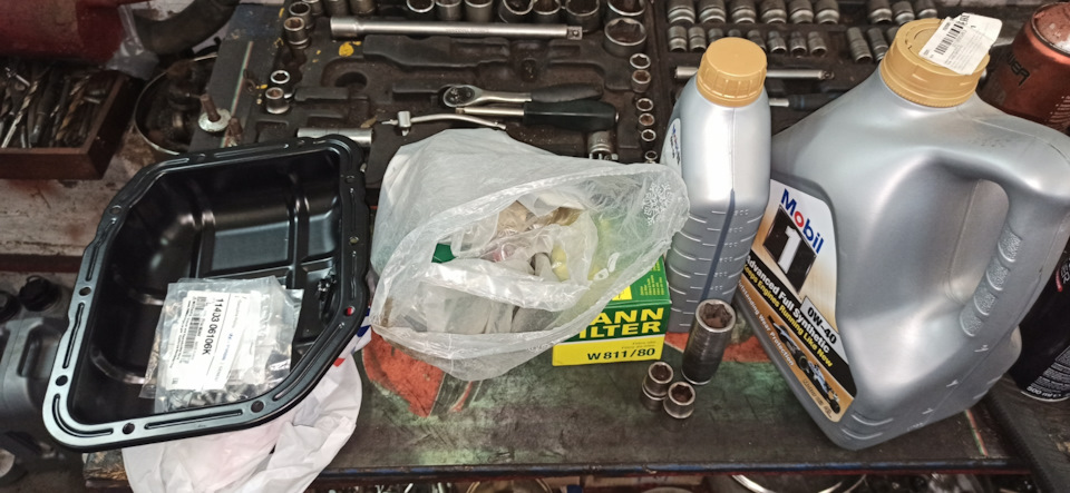 Потеет поддон, только замена. — KIA Carnival (1G), 3,5 л, 2002 года ...