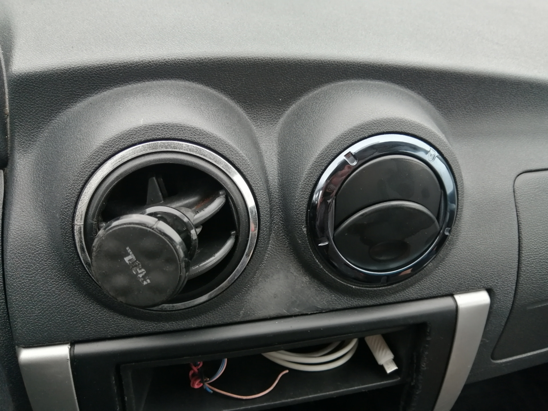 Замена дефлекторов! — Nissan Almera V (G11/15), 1,6 л, 2017 года ...