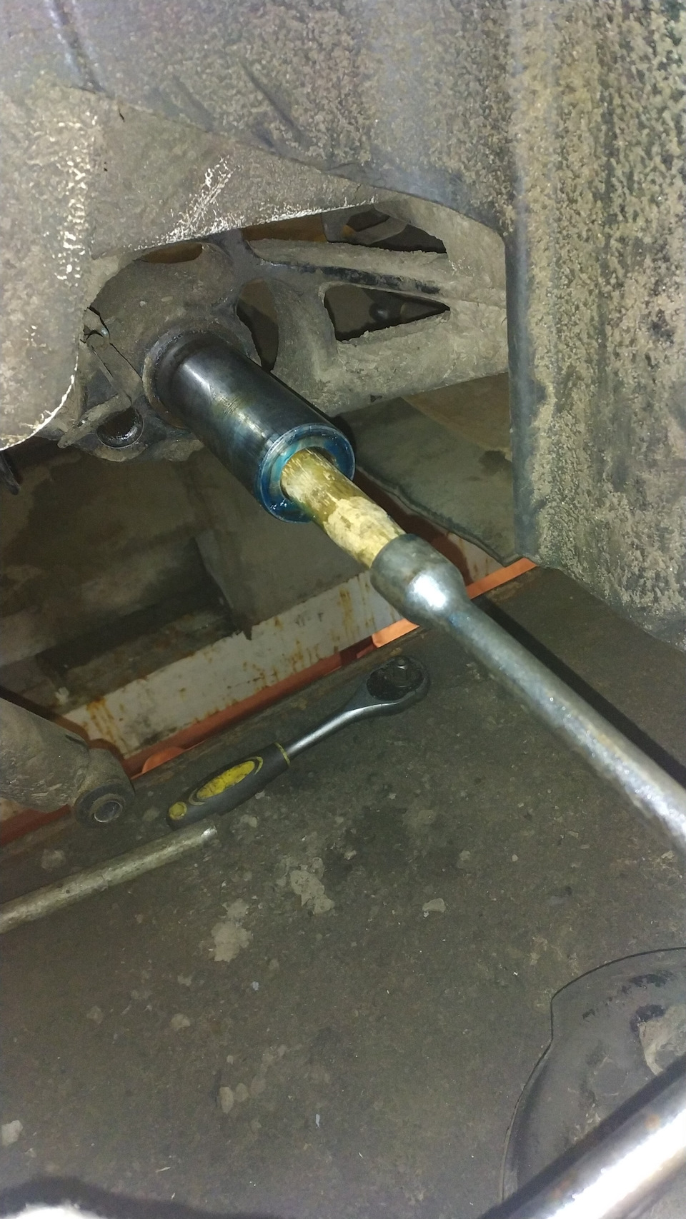 Задняя торсионная балка — Citroen Berlingo (1G), 1,9 л., 2010 года ...