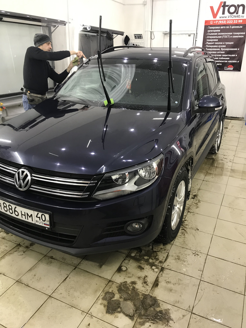 17. Тонирование передних боковых стёкол и лобового стекла — Volkswagen  Tiguan (1G), 1,4 л, 2012 года | стайлинг | DRIVE2