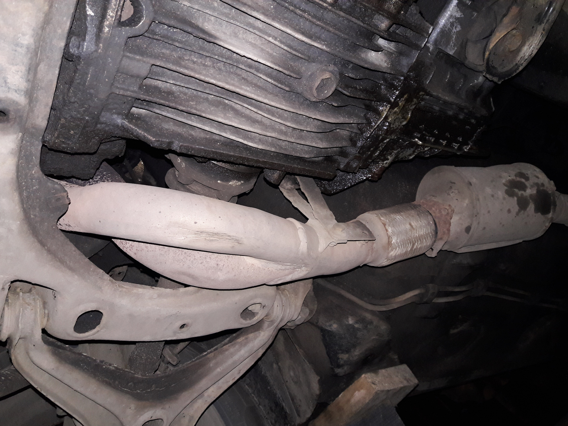 Гофра вместо разьемного соединения — Audi 90 (B3), 2,2 л, 1987 года ...